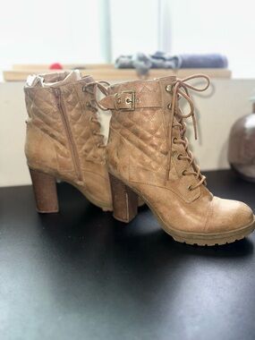 GUESS - 2016 Style Women's Lace-Up Quilted Suede Heeled Boot - Tan